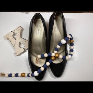 Essence by Aetrex, Black Leather Heels